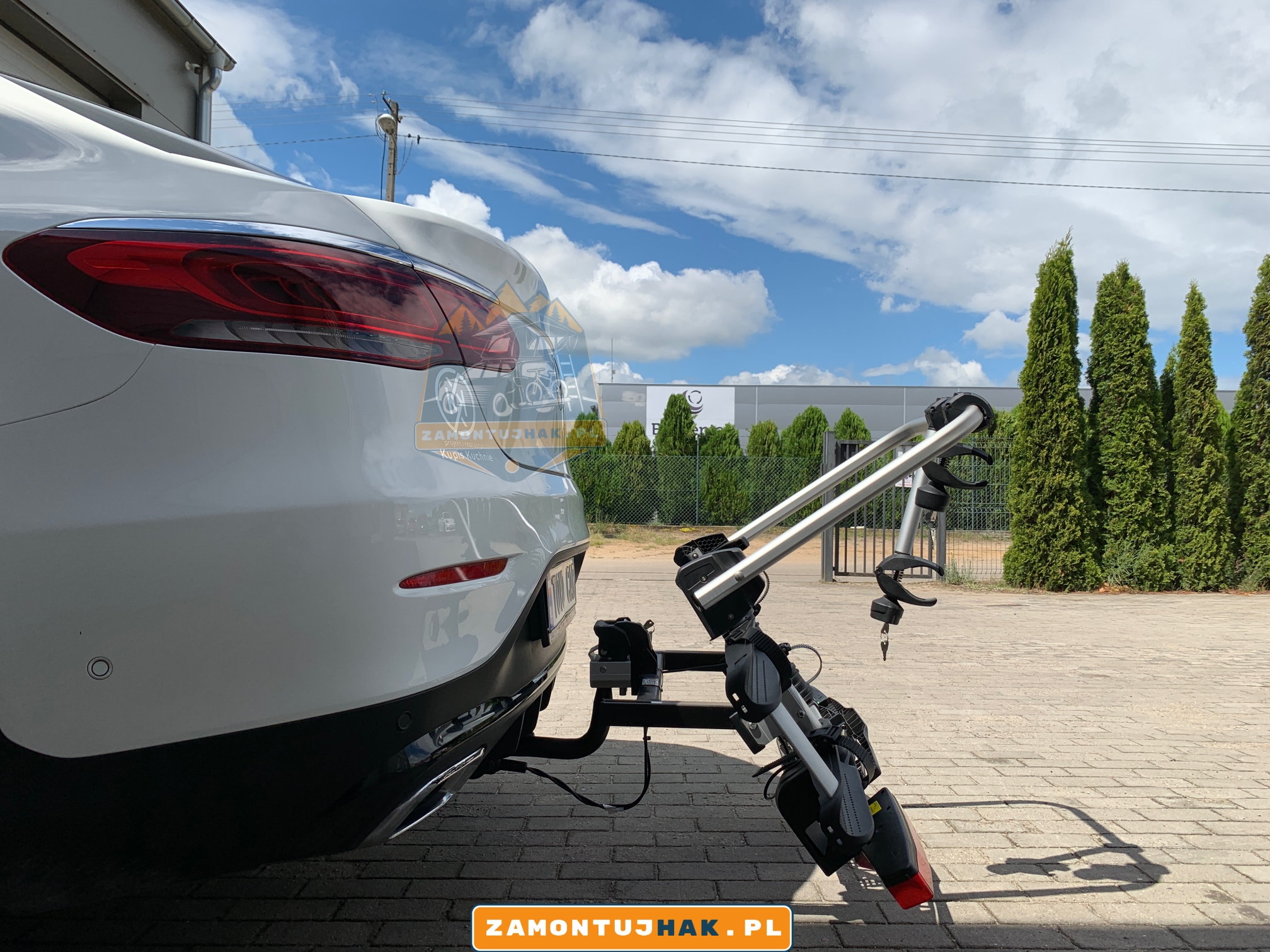 Bagażnik rowerowy Uebler i21 idealnie dopasowany do Mercedesa GLC - wygodny i niezawodny